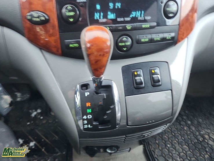 2009-toyota-sienna-image-23