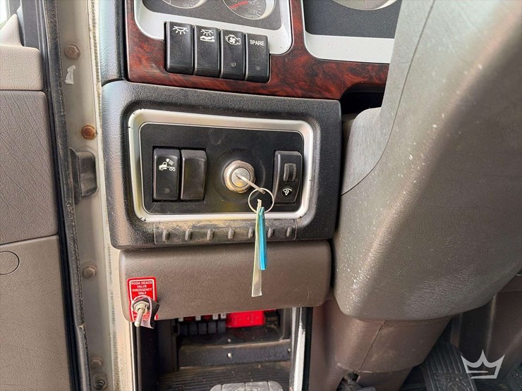 2012-kenworth-t800-image-17