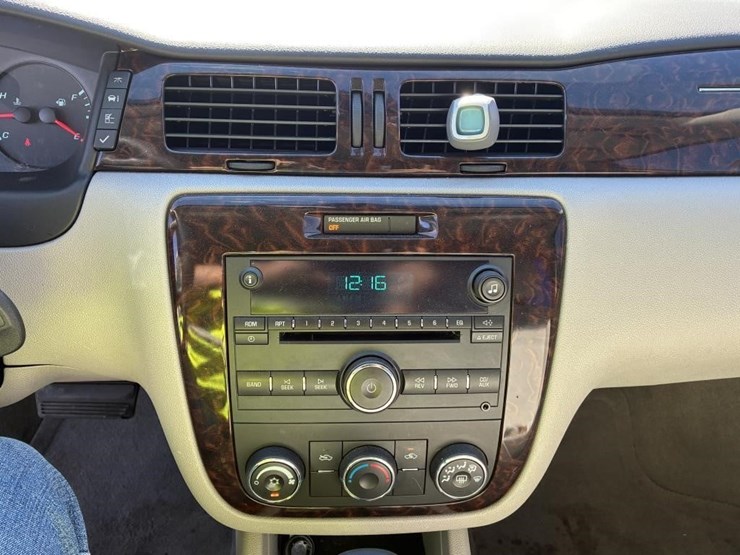 2013-chevrolet-impala-sedan-image-13