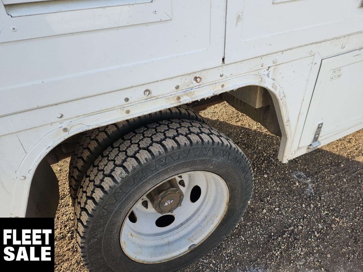 2005-ford-f550-image-43