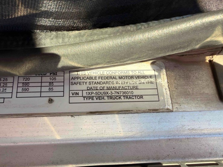 2007-peterbilt-379-image-3