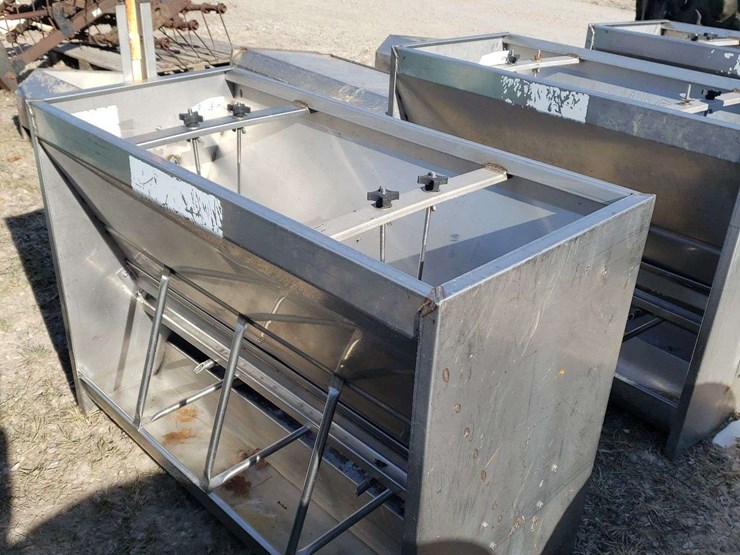 8-hole-stainless-steel-hog-feeder-with-water-pipe-image-3