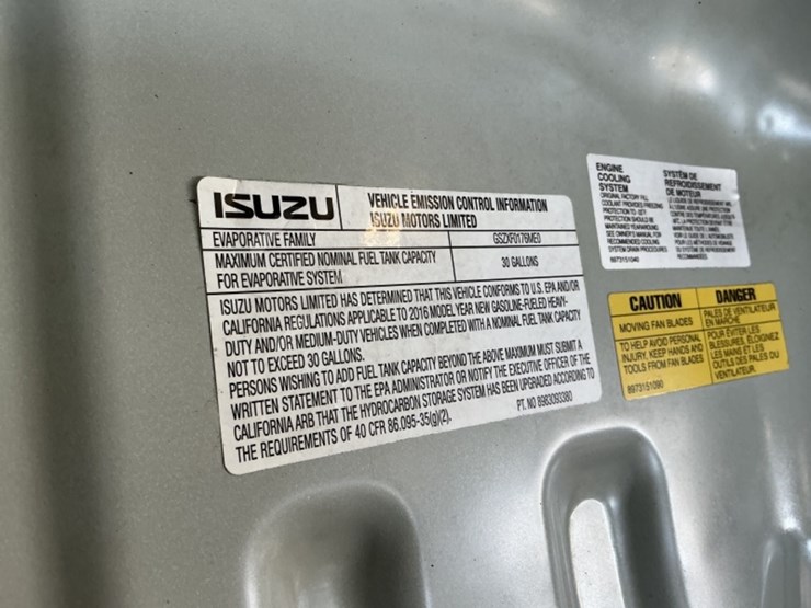 2016-isuzu-npr-image-13