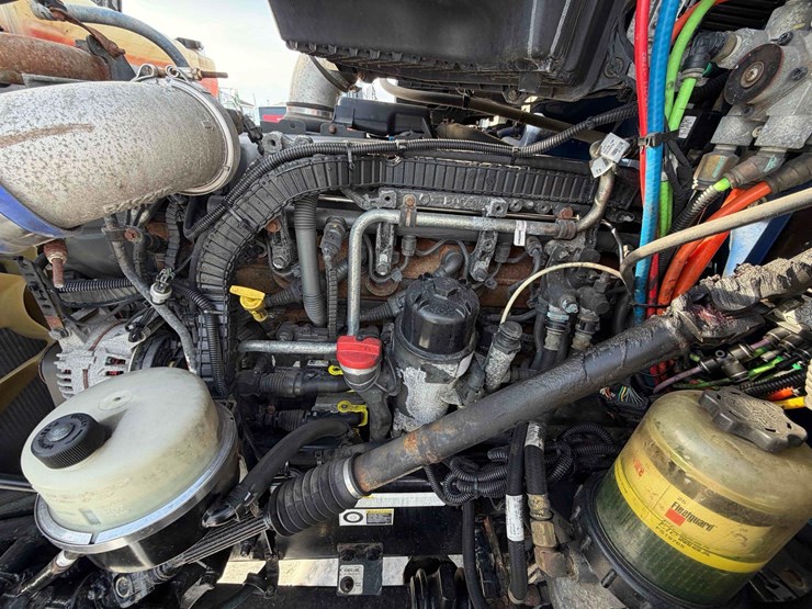 2016-peterbilt-579-image-21