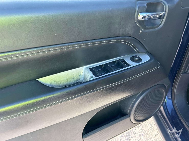 2014-jeep-compass-image-11