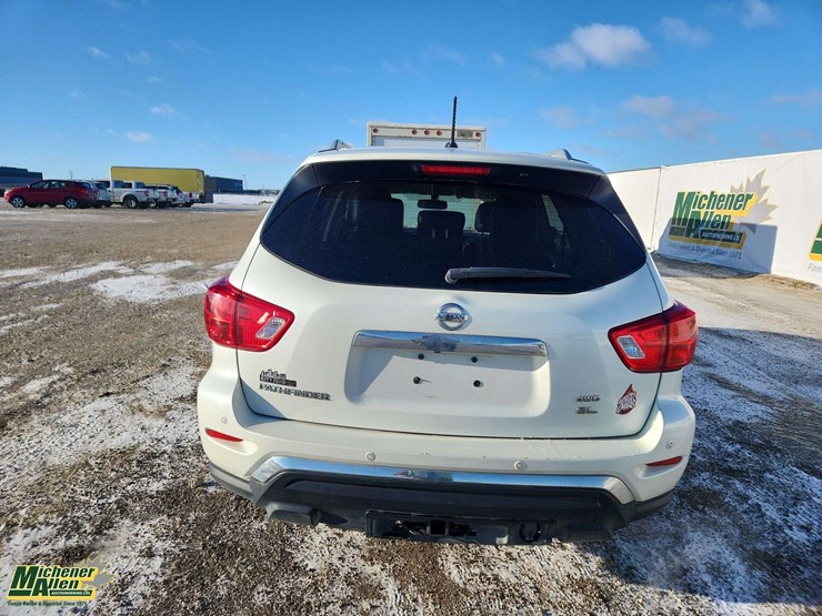 2017-nissan-pathfinder-image-7