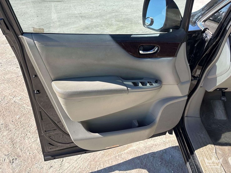 2015-nissan-quest-image-11