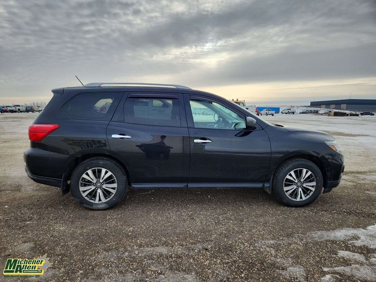 2017-nissan-pathfinder-image-8