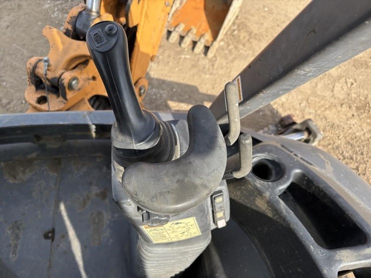 2018-case-580sn-image-18