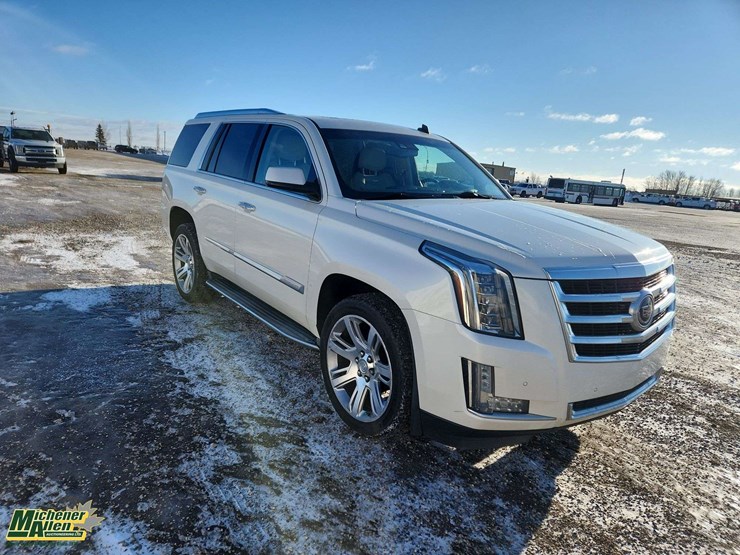 2015-cadillac-escalade-image-2