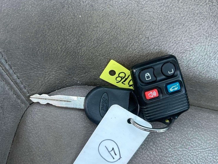 2004-ford-explorer-image-34