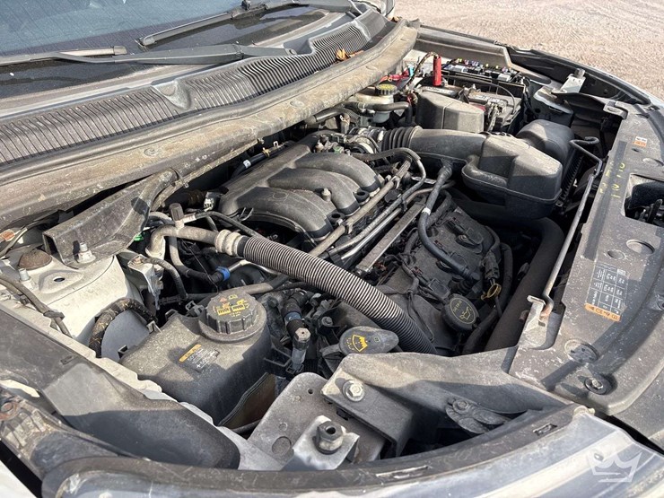 2016-ford-explorer-image-8