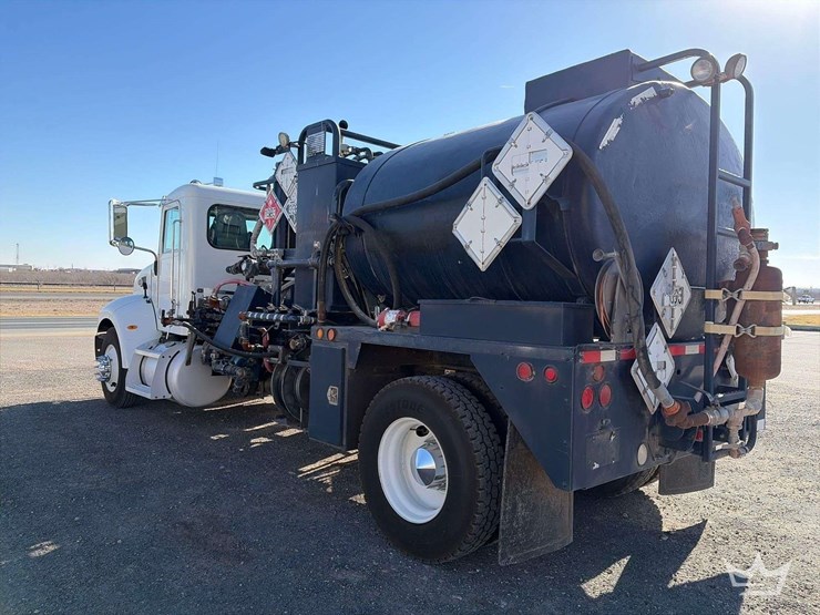 2016-peterbilt-337-image-3