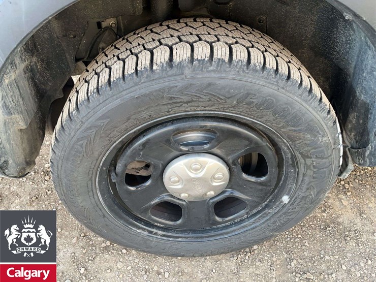 2019-ford-explorer-image-12