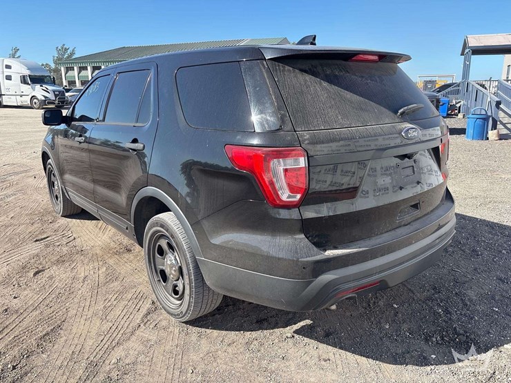 2016-ford-explorer-image-4