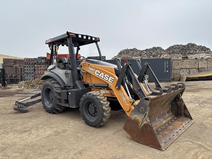 2018-case-580sn-image-2