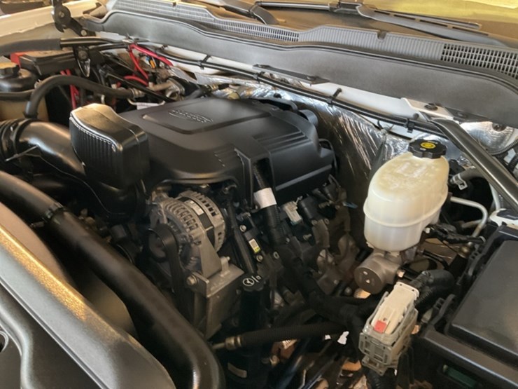 2015-chevrolet-silverado-2500-image-13