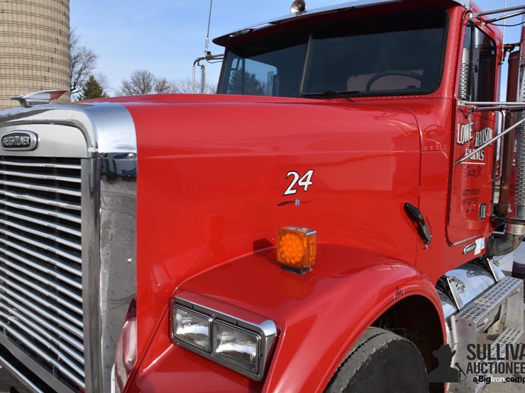 2003-freightliner-fld120-image-17