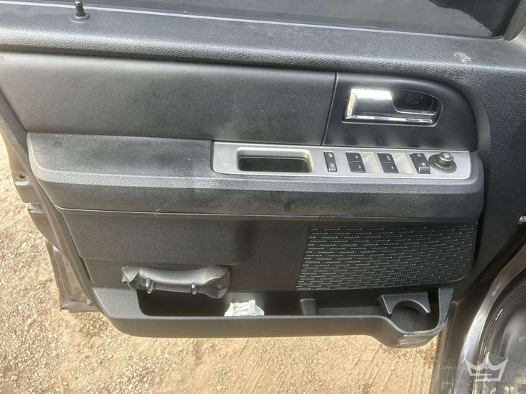 2016-ford-expedition-image-11