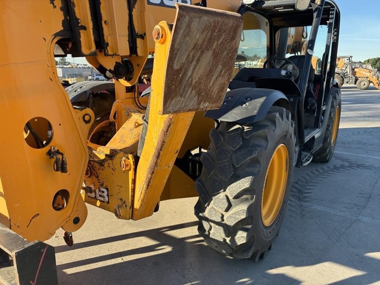 2019-jcb-512-56-image-8