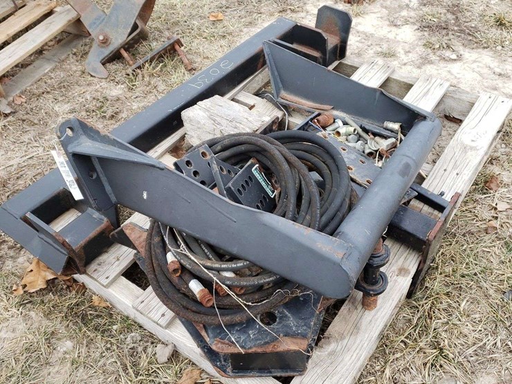 pallet-of-loader-frame-brackets-image-1