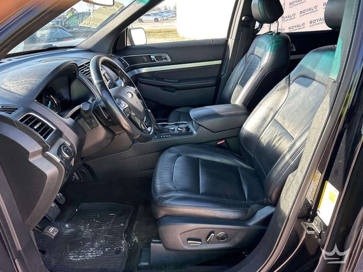 2016-ford-explorer-image-12