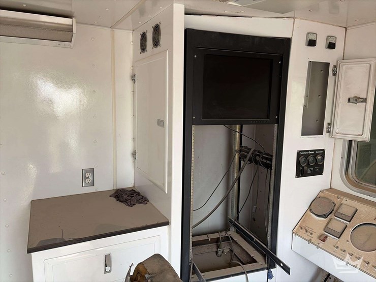 2009-international-7300-image-26