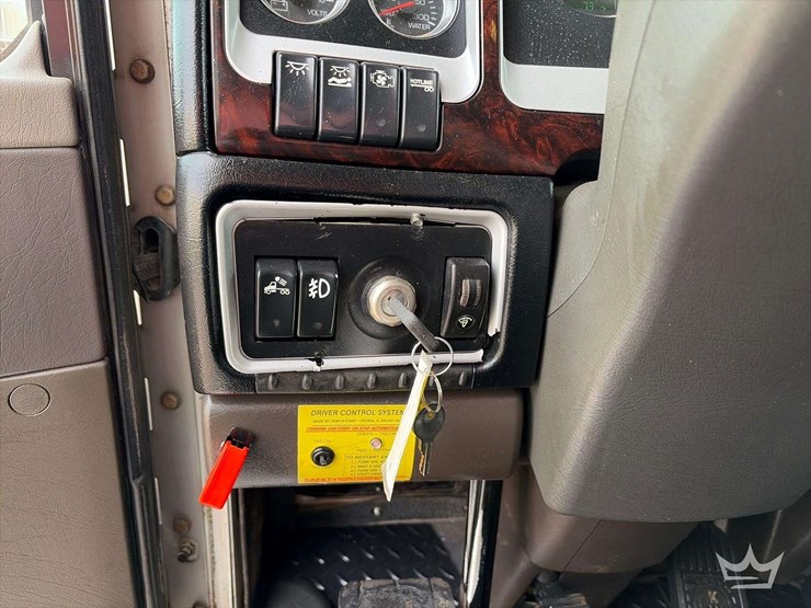 2012-kenworth-t800-image-16