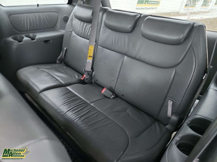 2009-toyota-sienna-image-16