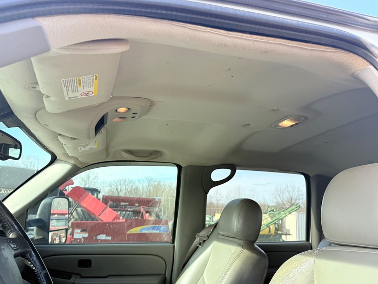 2006-gmc-3500-image-26