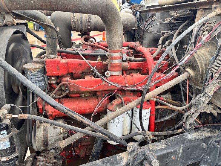 1990-mack-r688st-image-10