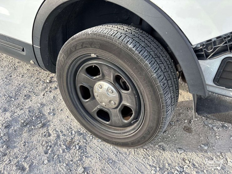 2017-ford-explorer-image-24