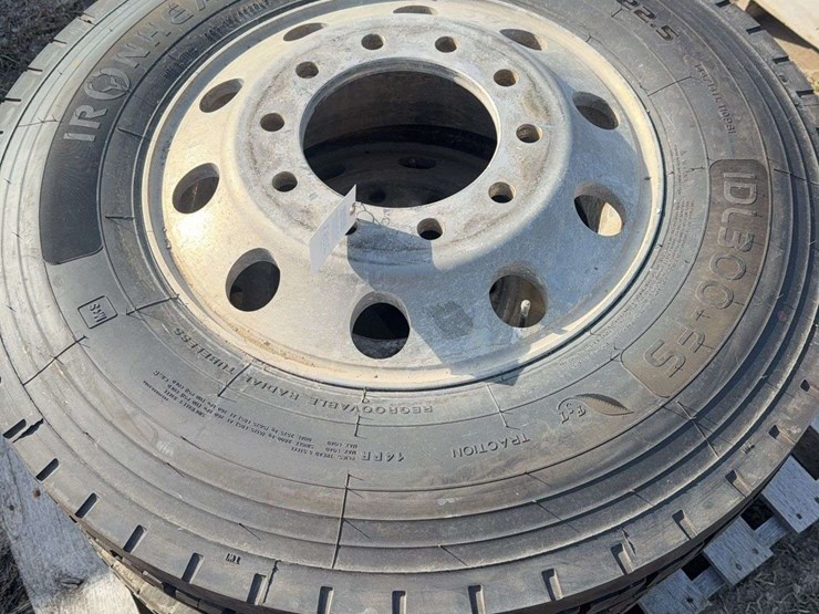 2-295/75-r22.5-tires-on-aluminam-rims-image-2