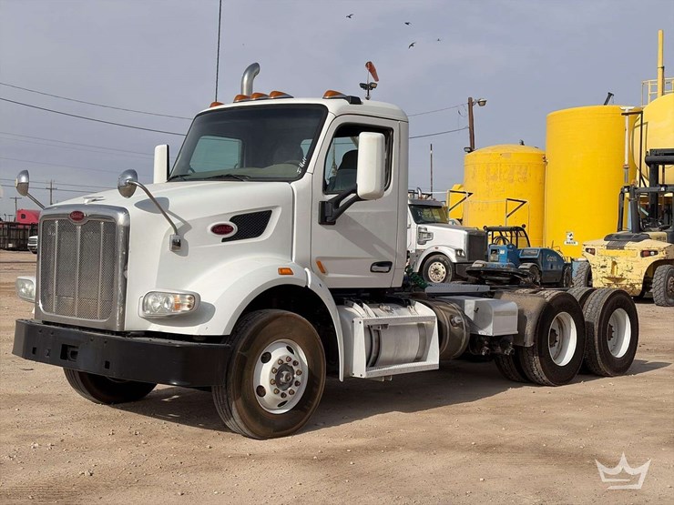 2015-peterbilt-567-image-1