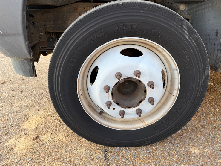 2004-ford-f550-image-11