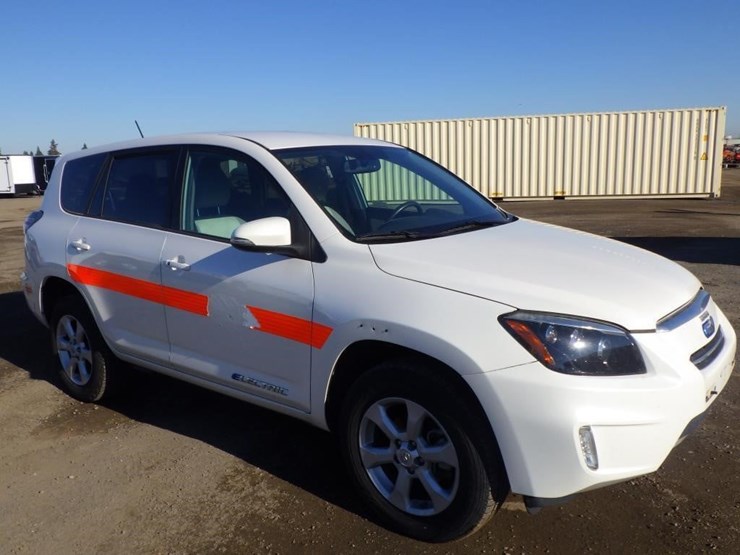 2014-toyota-rav4-image-2