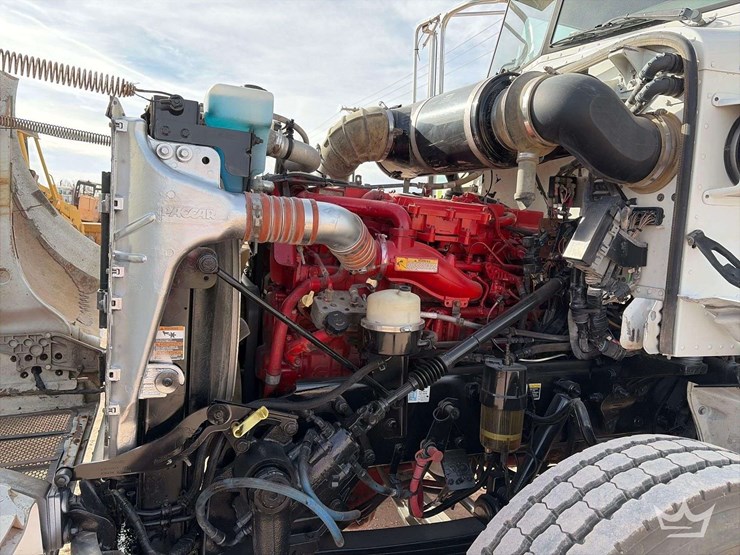 2013-peterbilt-365-image-9