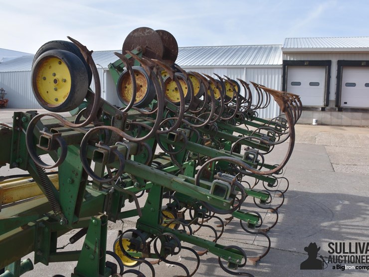 john-deere-845-image-15