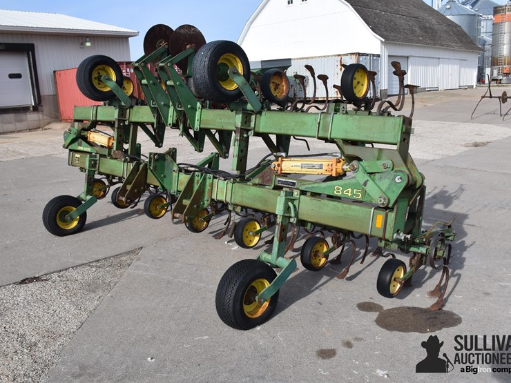 john-deere-845-image-1