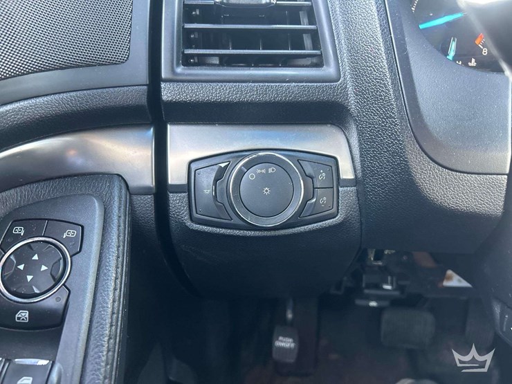 2016-ford-explorer-image-14