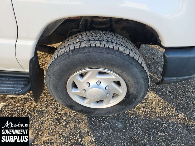 2014-ford-cargo-image-13