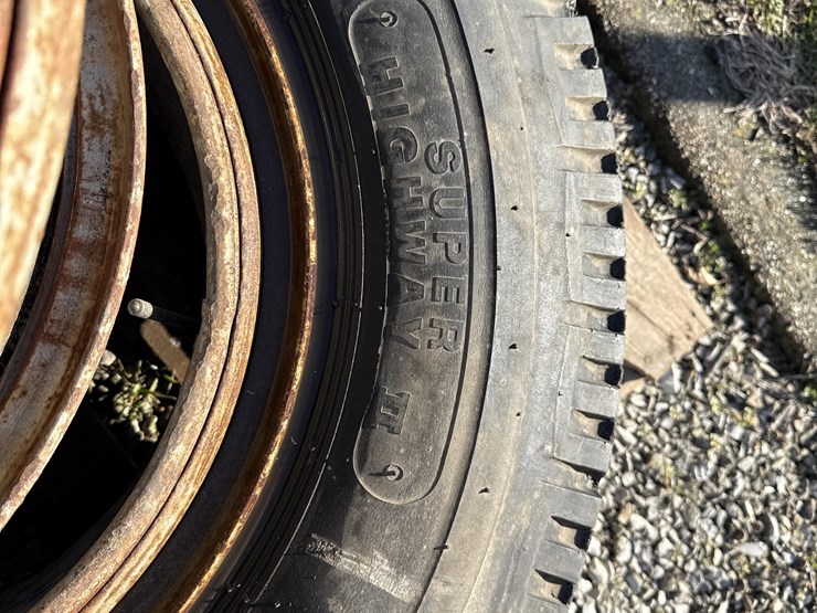 super-highway-10.00-20-truck-tire-&-rims-image-9