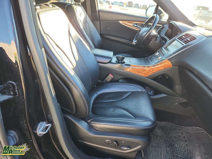 2016-lincoln-mkx-image-18