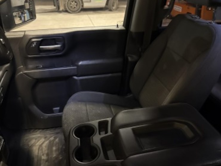 2020-chevrolet-silverado-3500hd-image-25