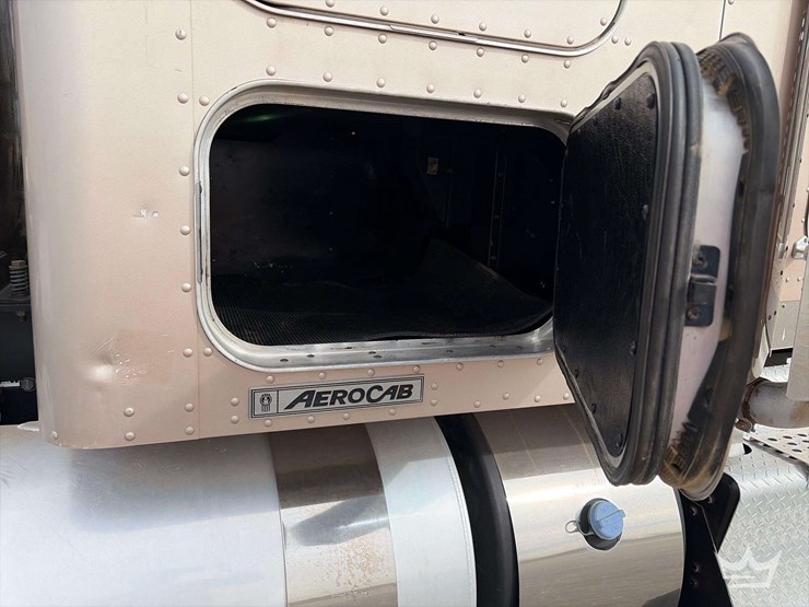 2012-kenworth-t800-image-34