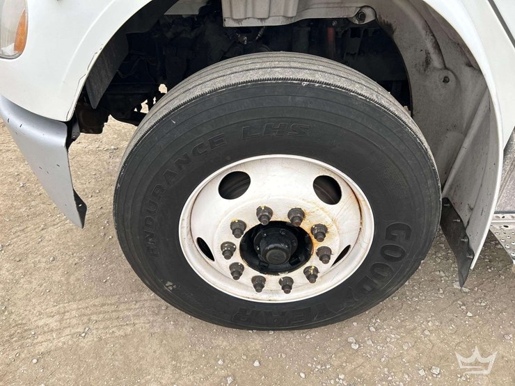 2018-freightliner-m2-106-image-25