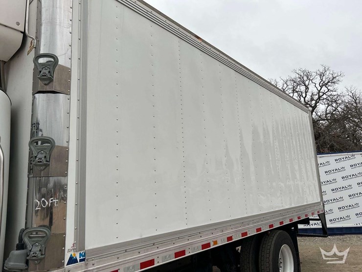 2018-freightliner-m2-106-image-19