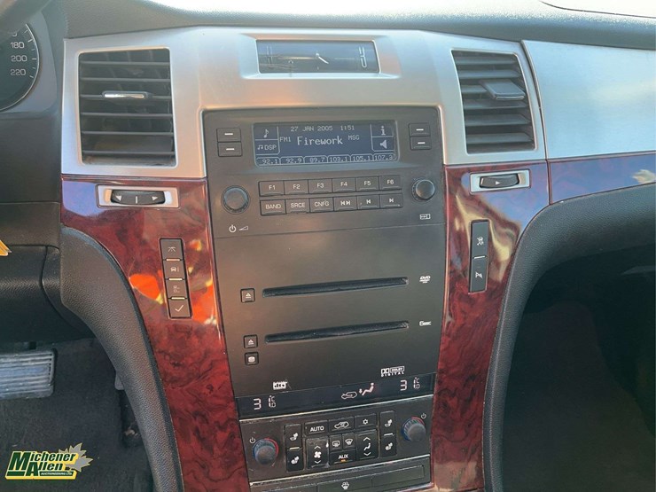 2007-cadillac-escalade-image-16