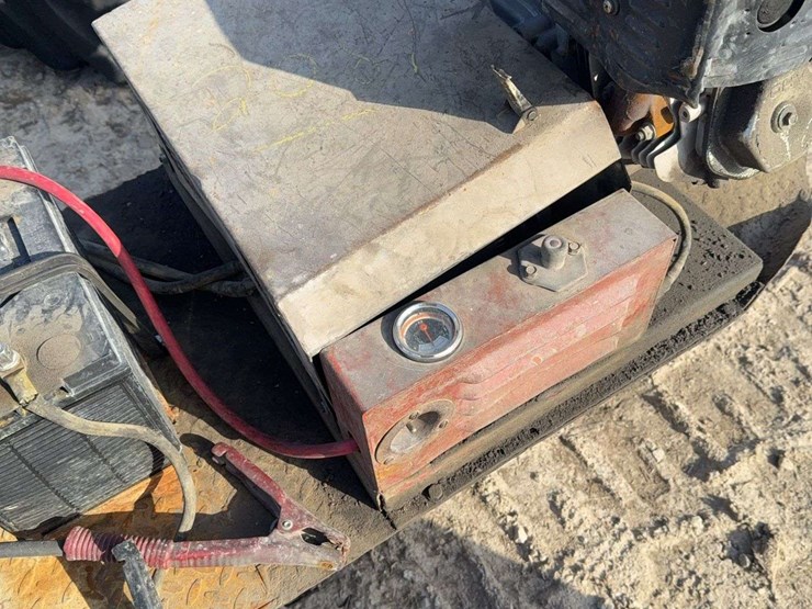 portable-gas-engine-with-jumper-cables-image-6