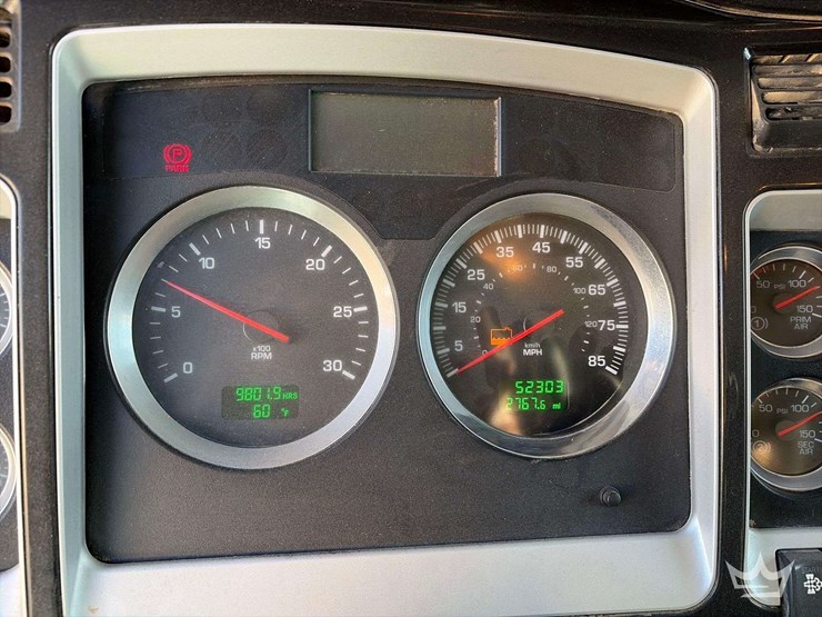 2013-kenworth-t800-image-17